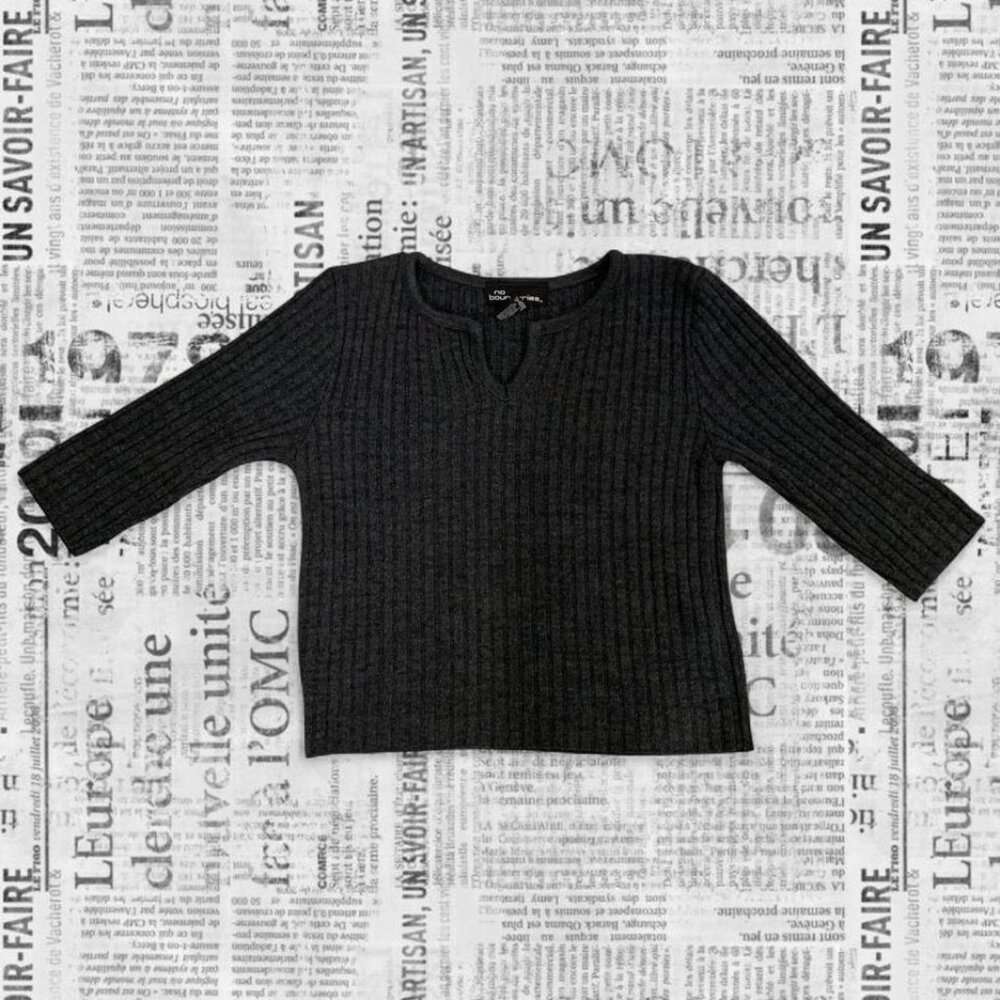Charcoal grey ribbed 3/4 sleeve top with V neckline